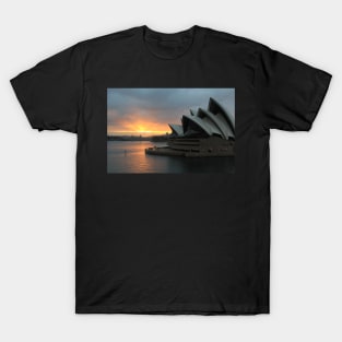 Sunrise at the Opera House, Sydney T-Shirt